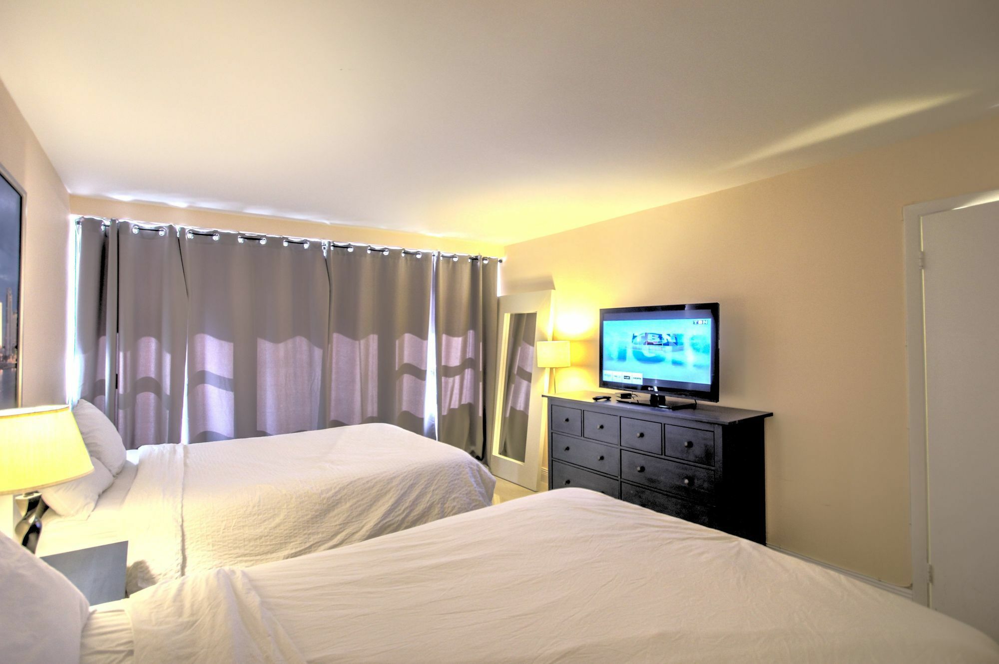 Private Apartments By Vacations On Miami Beach Exterior photo